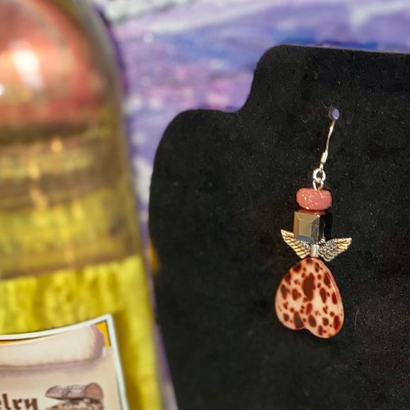 Mother of Pearl Leopard print heart Angel earrings - Picture 2 of 2